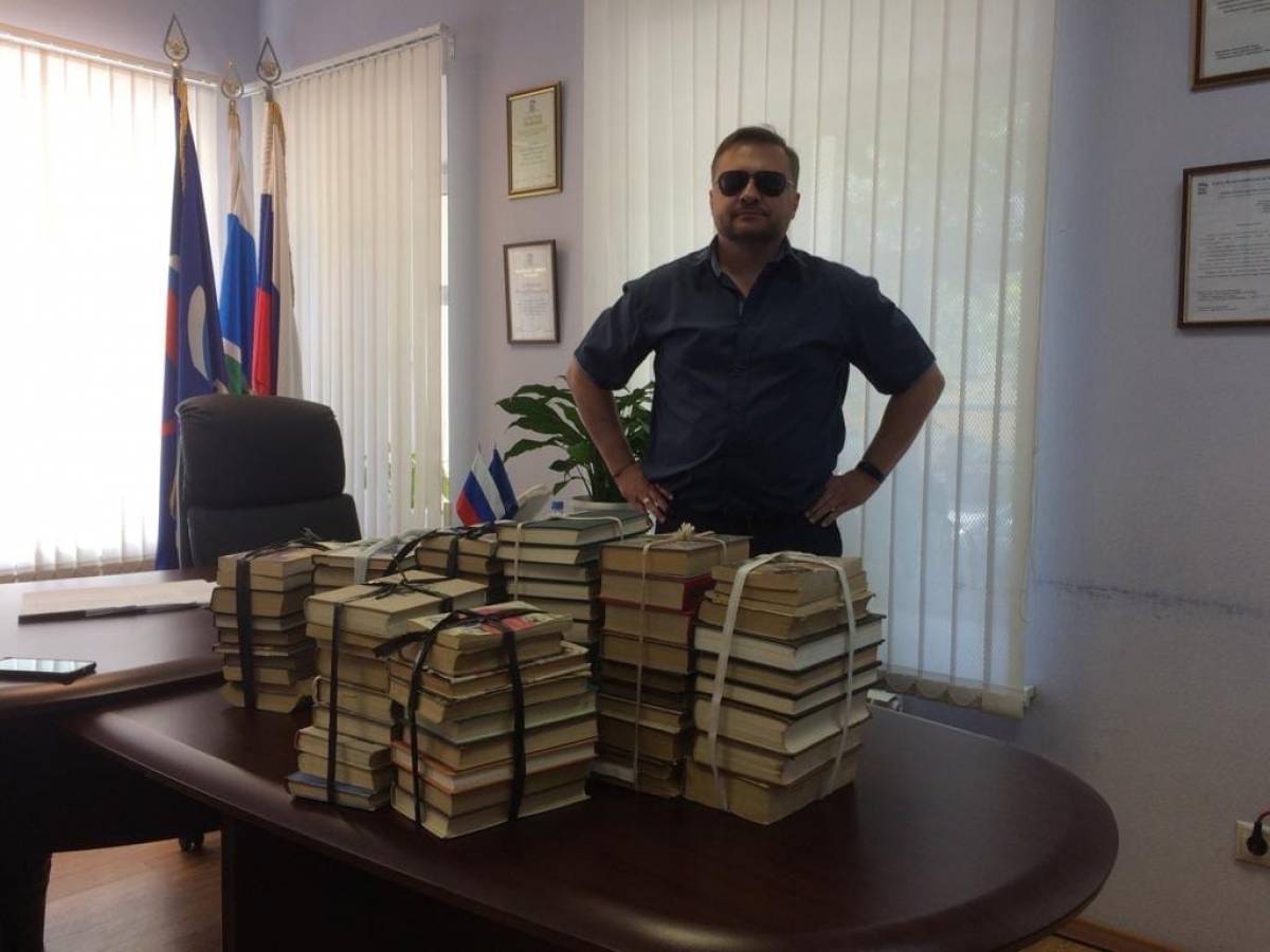 Партийцы Кировского района Екатеринбурга собрали книги для жителей Донбасса