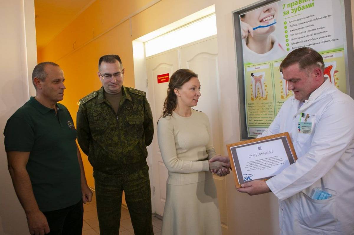 «Единая Россия» вместе с фондом «Своих не бросаем» передала оборудование в госпиталь Севастополя