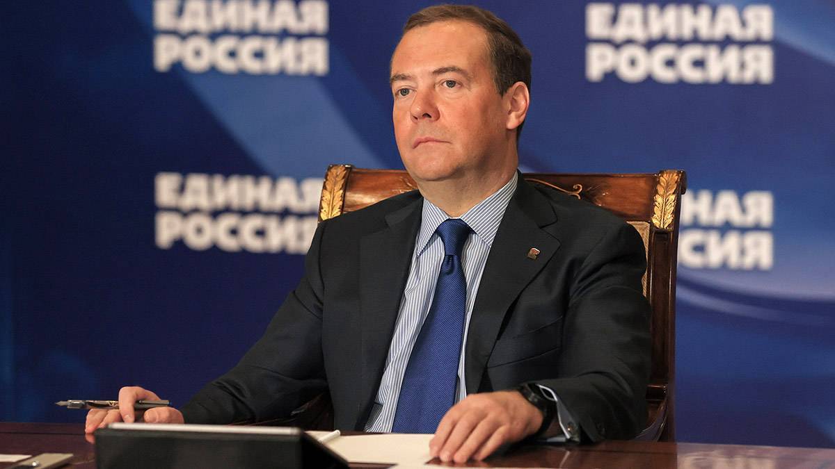 Дмитрий Медведев: «Единая Россия» голосует за бюджет развития России, за благополучие людей