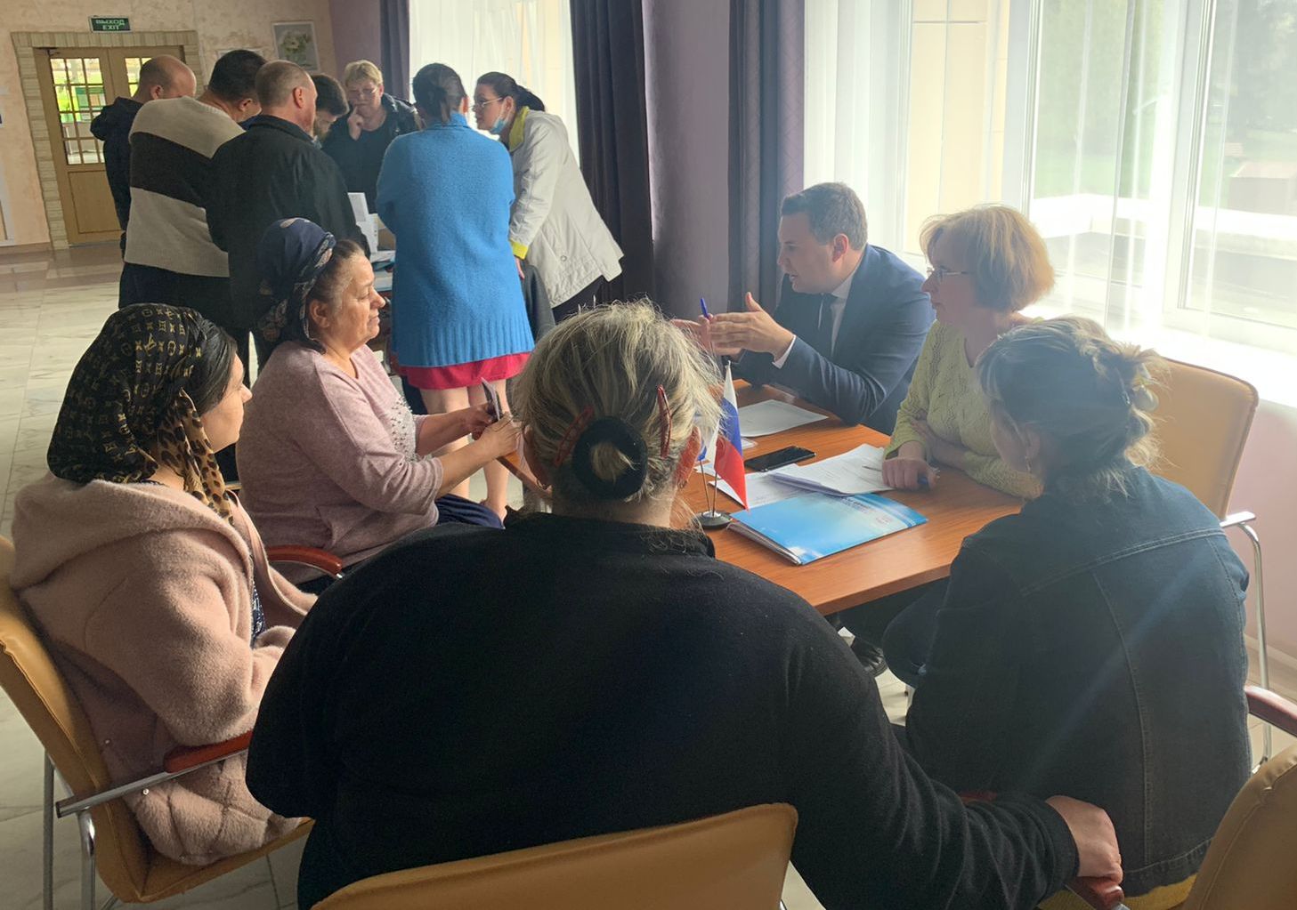 Сотрудники Региональной приемной Партии приняли обращения от беженцев с Украины