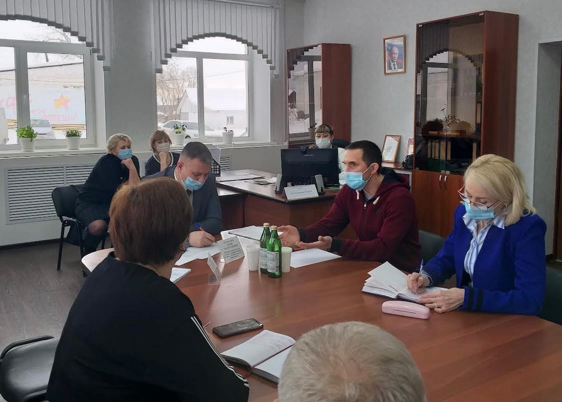  В Алапаевском районном местном отделении партии «Единая Россия» подвели итоги недели приемов граждан