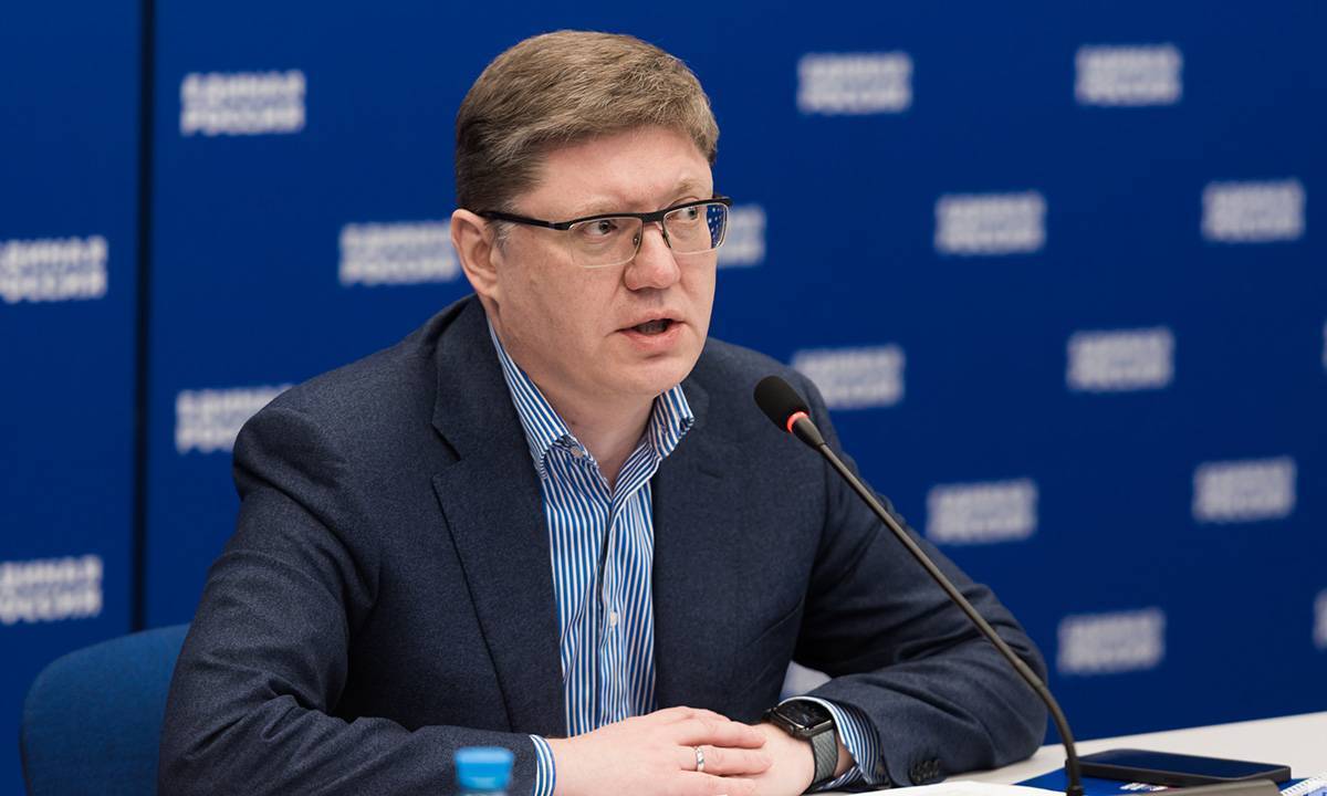 Андрей Исаев: «Единая Россия» намерена добиться в 2022 году возможности покупать рецептурные препараты через интернет