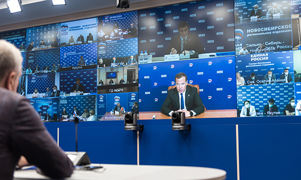 Дмитрий Медведев: Результаты голосования по поправкам в Конституцию означают высокий кредит доверия Президенту