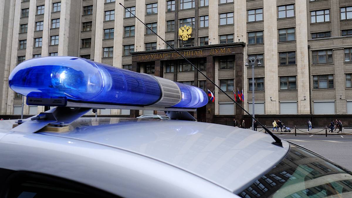 Вступили в силу поправки «Единой России» о наказании чиновников за хамство