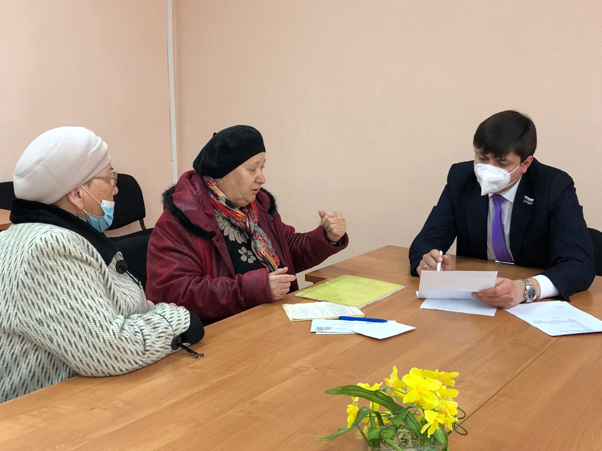 Депутат Законодательного Собрания Свердловской области Михаил Зубарев провёл личный прием граждан в Сухом Логу
