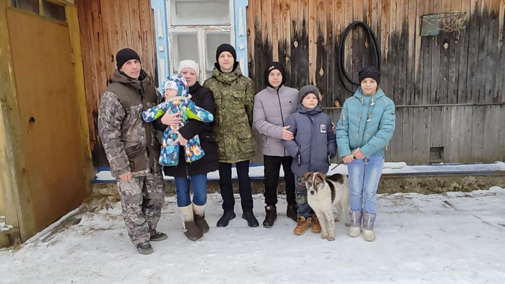 Многодетная семья Маркиных получит для своего домашнего хозяйства корову после обращения к Евгению Куйвашеву