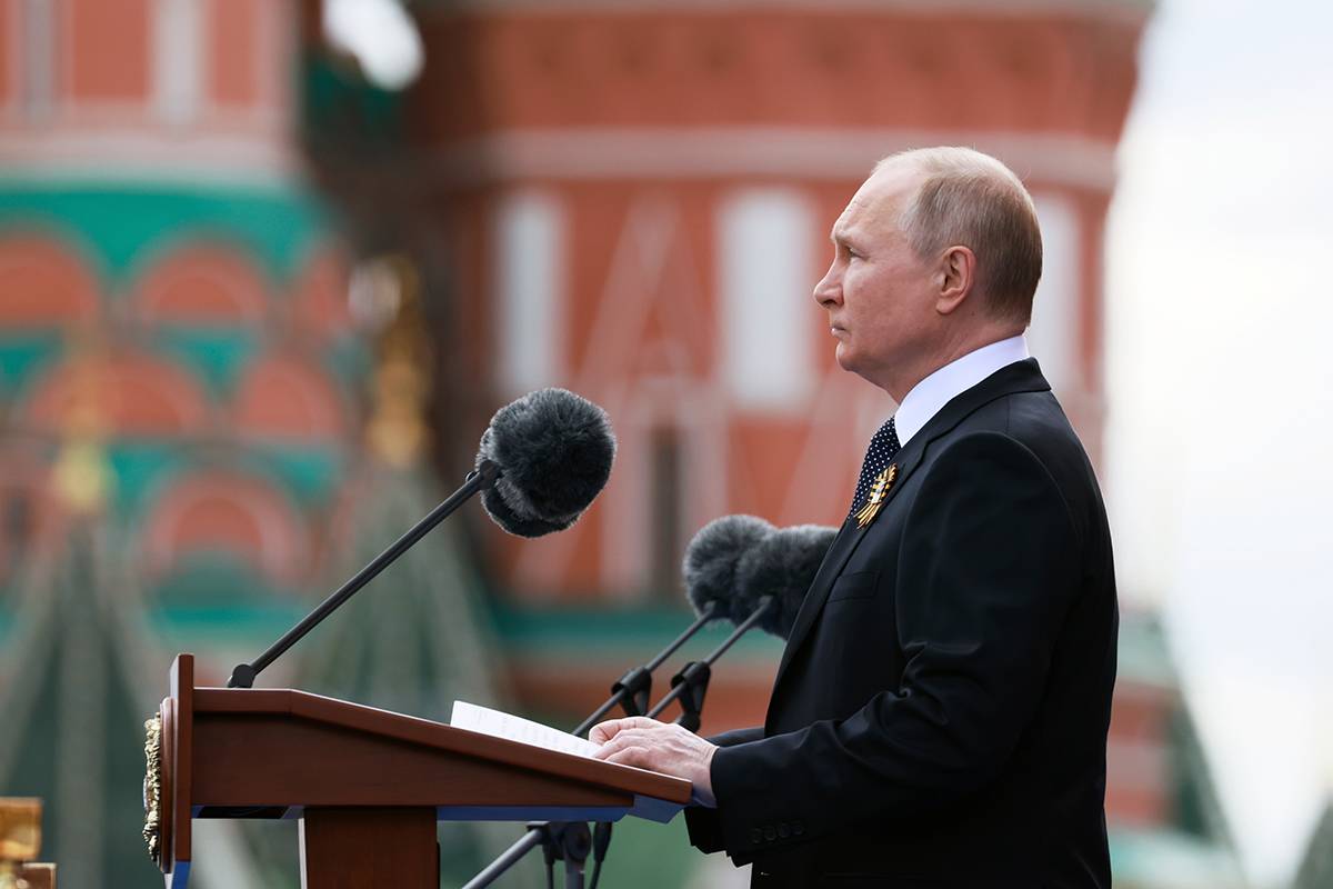 Владимир Путин: Россия никогда не откажется от любви к Родине, веры и традиционных ценностей, обычаев предков, уважения ко всем народам и культурам