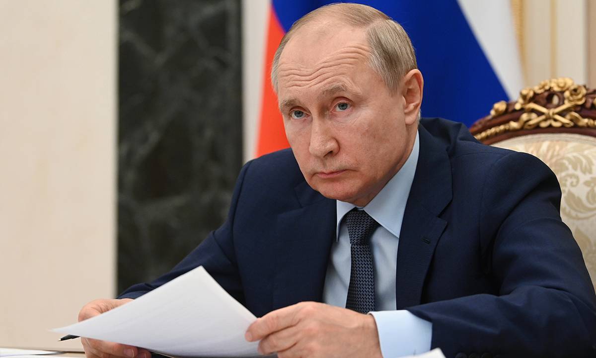 Владимир Путин поручил взять на контроль реализацию инфраструктурных проектов в регионах