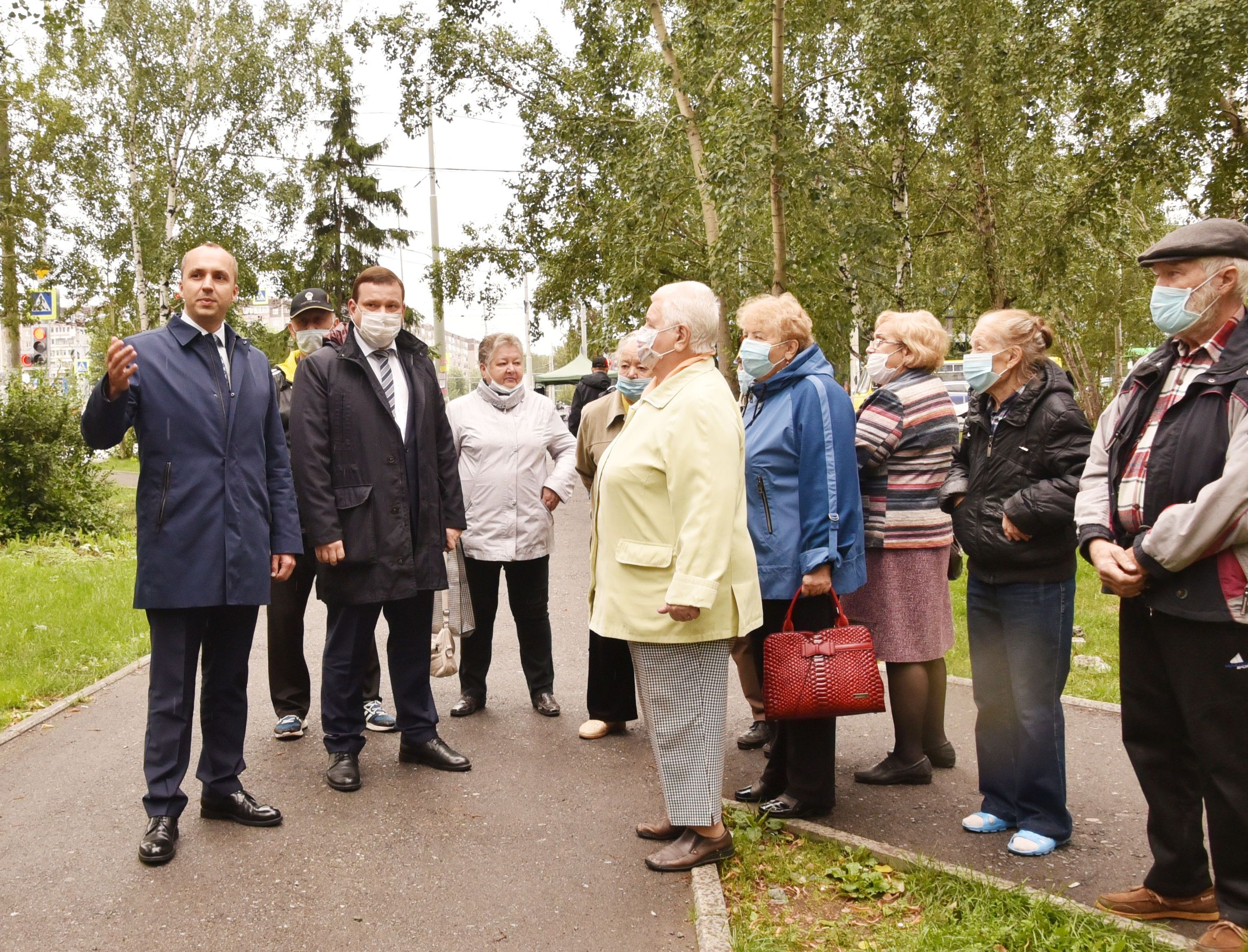  Руководитель Региональной общественной приемной  Михаил Клименко встретился с жителями Ленинского района