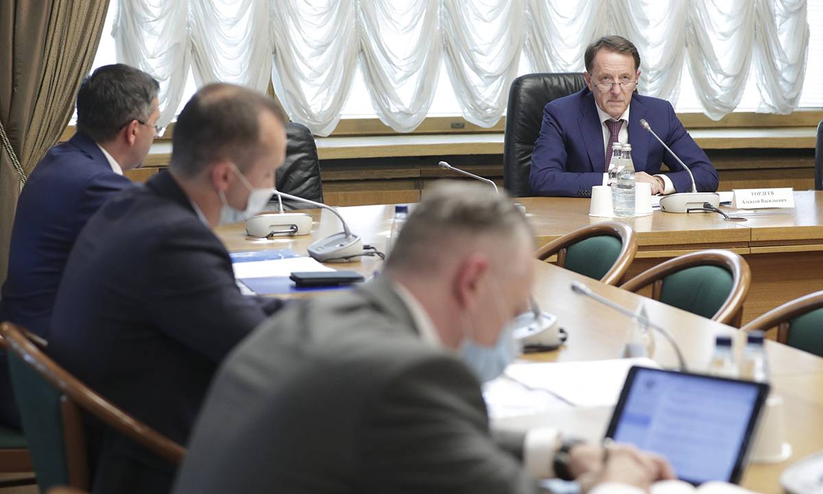 Фракция «Единой России» призвала снизить давление контрольных органов на сельхозпроизводителей и продавцов продуктов