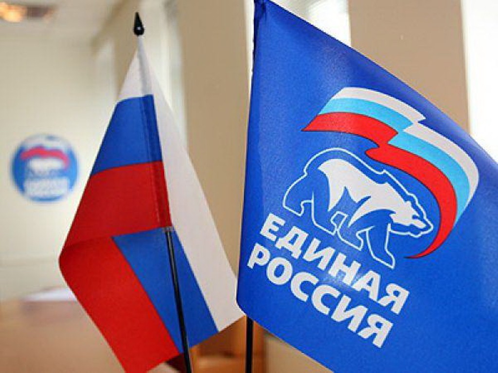 «Единая Россия» поздравила героев по всей стране