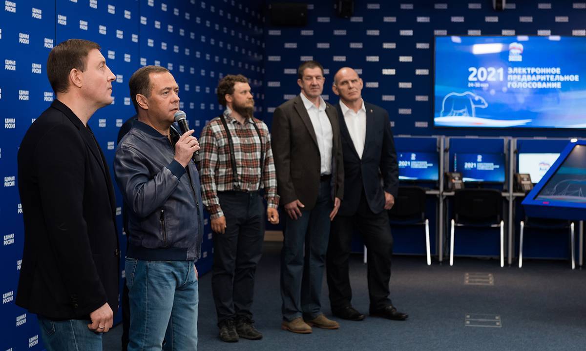 Дмитрий Медведев поблагодарил жителей регионов за участие в предварительном голосовании «Единой России»