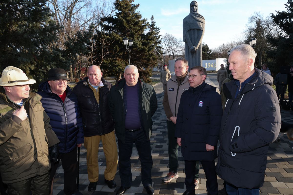 Владимир Якушев поздравил с Днём памяти воинов-интернационалистов ветеранов в Геническе