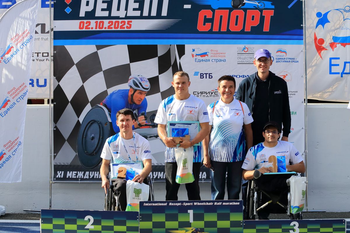 «Единая Россия» поддержала полумарафон на спортивных колясках в «Сириусе»