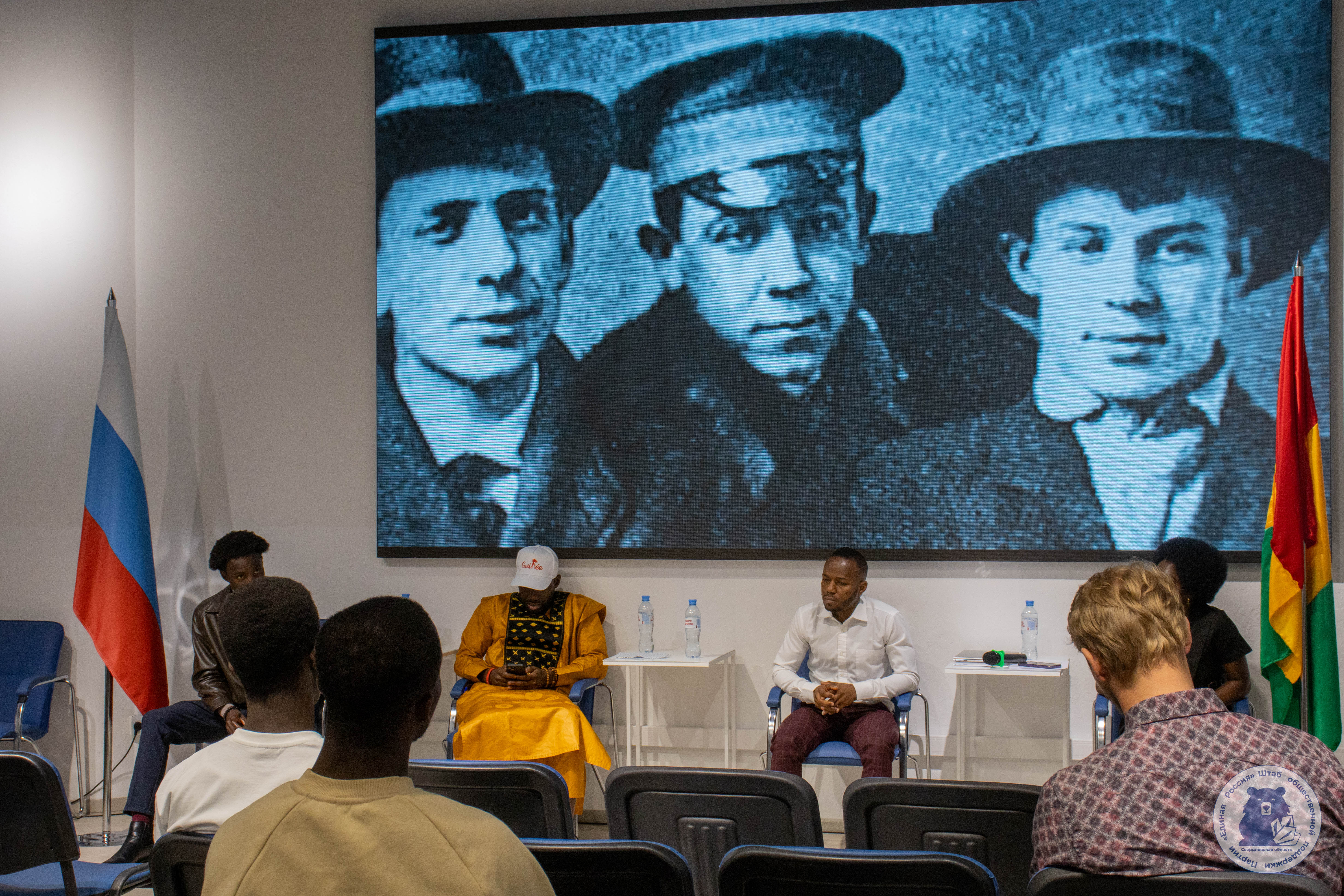 На площадке Штаба общественной поддержки в честь 130-летия Сергея Есенина - великого русского поэта, состоялась встреча студентов