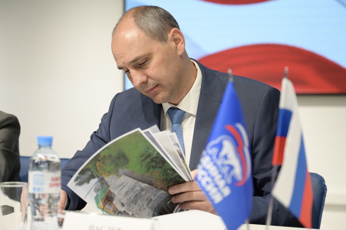 Денис Паслер поручил отремонтировать территорию детского сада в Первоуральске по итогам личного приёма свердловчан