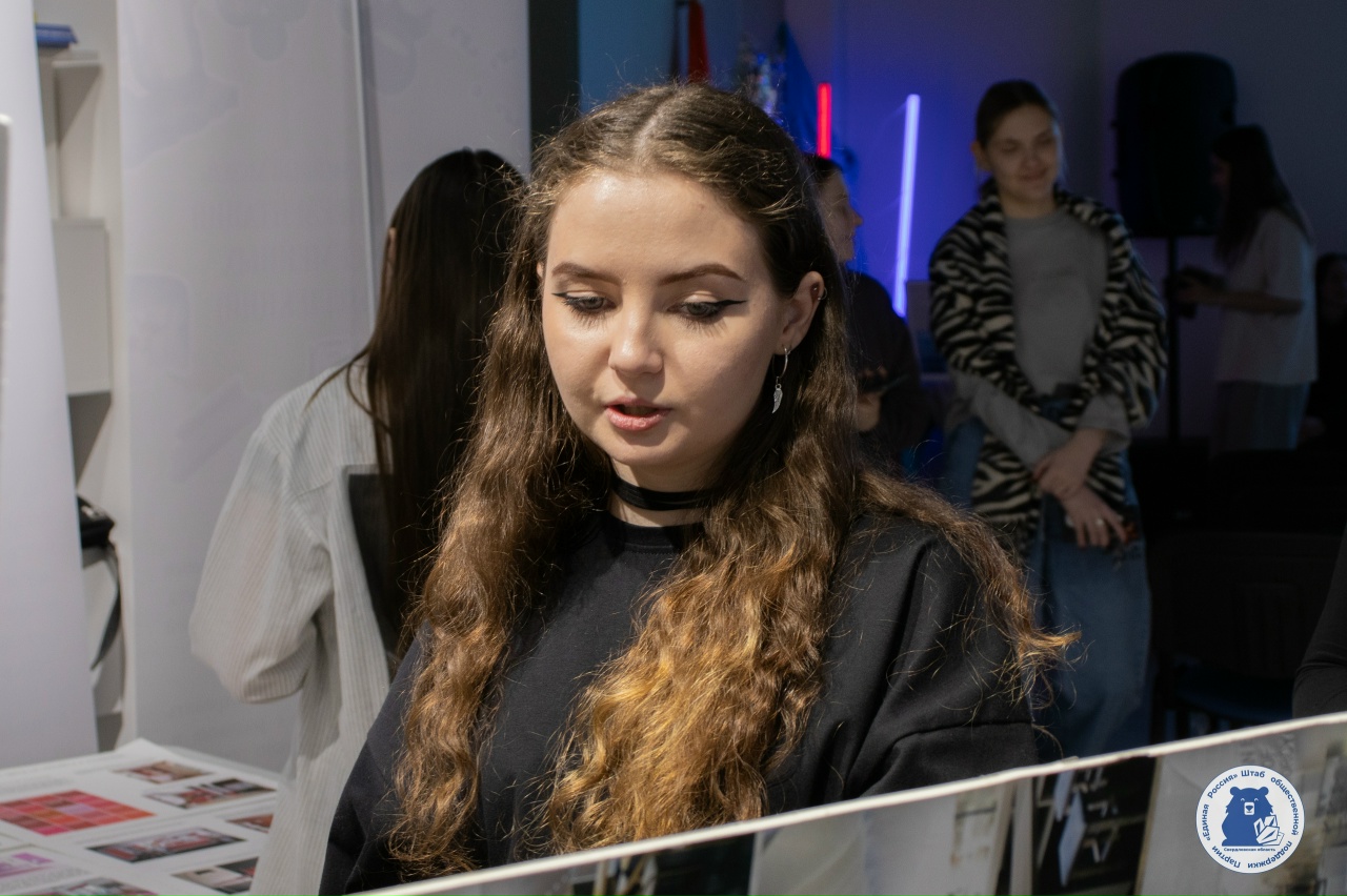 На площадке Штаба общественной поддержки прошла интерактивная выставка, организаторами которой стали студенты Уральского государственного архитектурно-художественного университета