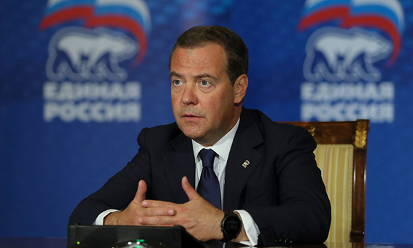 Дмитрий Медведев: Школы и дома культуры помогут «поднять» сельские территории 
