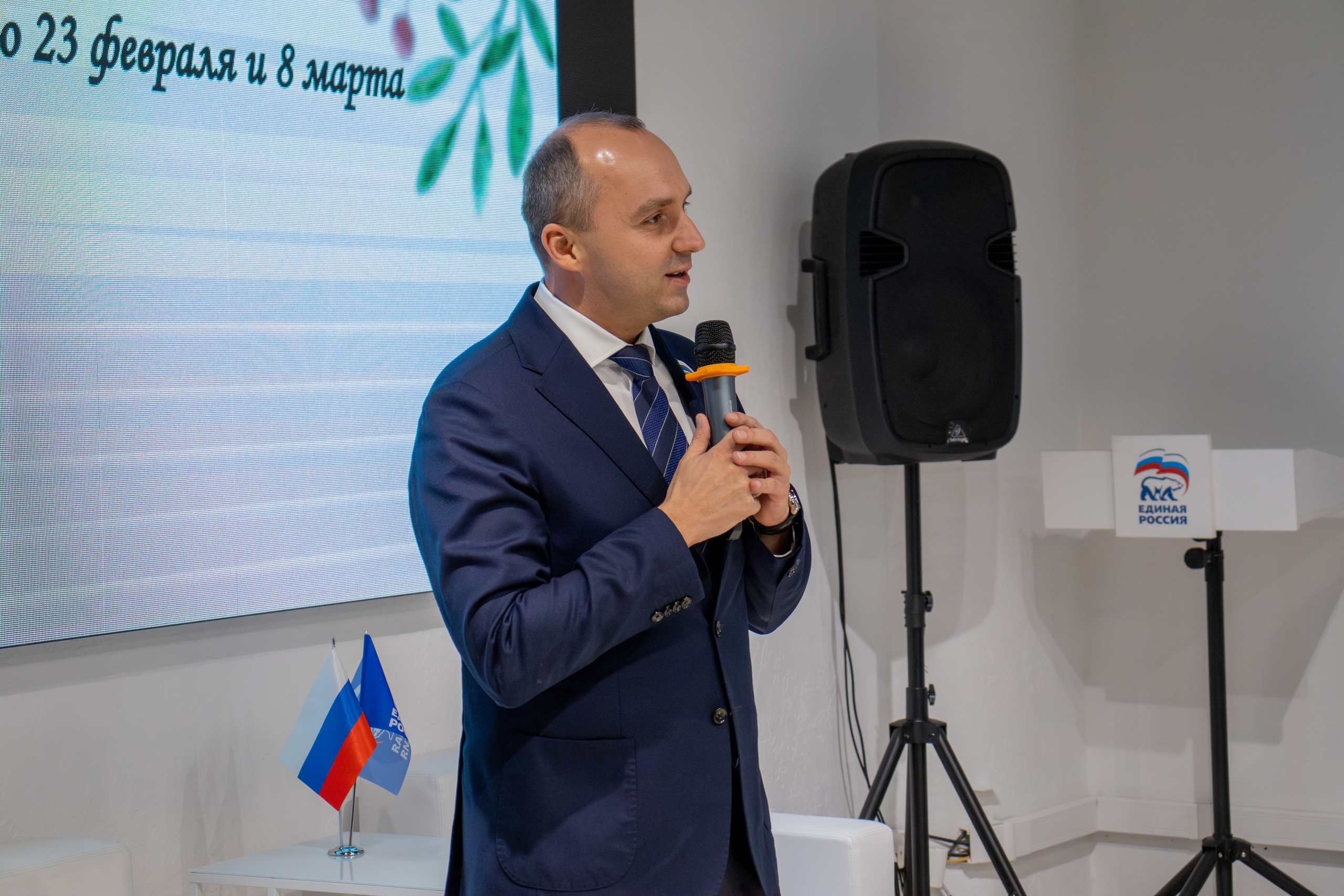 На площадке Штаба общественной поддержки состоялось награждение благодарственными письмами и грамотами Законодательного Собрания Свердловской области и Екатеринбургской городской Думы