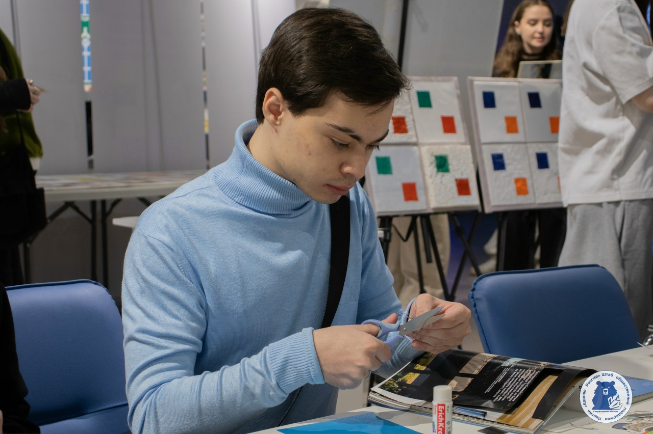 На площадке Штаба общественной поддержки прошла интерактивная выставка, организаторами которой стали студенты Уральского государственного архитектурно-художественного университета