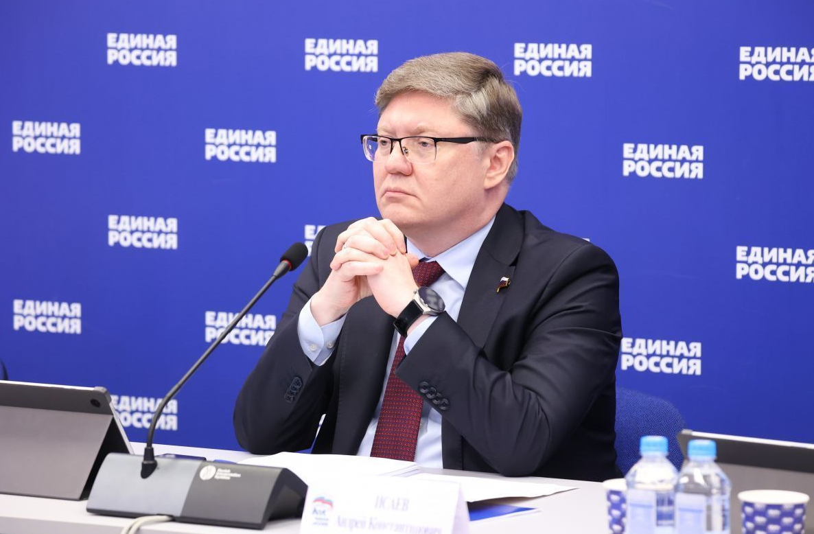 О списании долгов по бюджетным кредитам ряду субъектов РФ. Статья Андрея Исаева