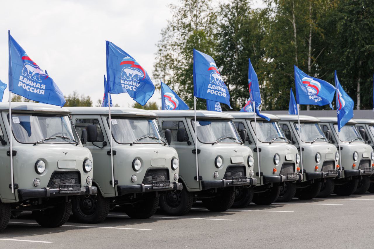 Владимир Якушев вместе с фондом «Ветераны СВО и КТО» передали из Екатеринбурга автомобили УАЗ военнослужащим Центрального военного округа