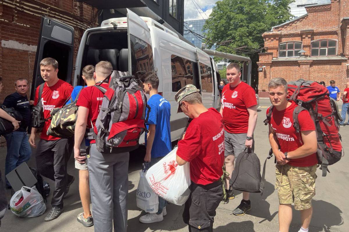 Волонтёры «Молодой Гвардии Единой России» и «Волонтёрской Роты» отправились в Изюм и Купянск для оказания помощи в гумцентрах партии