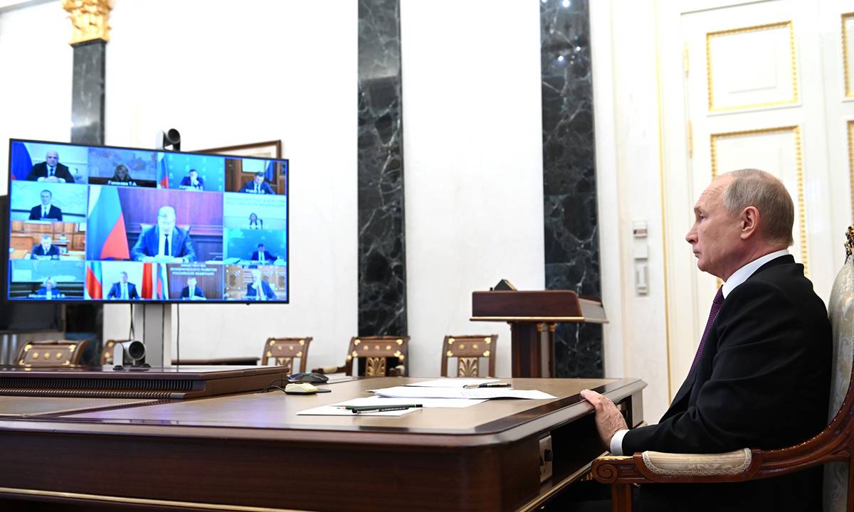 Владимир Путин поручил Правительству «самым внимательным образом» отнестись к бесплатному подключению участков к газу