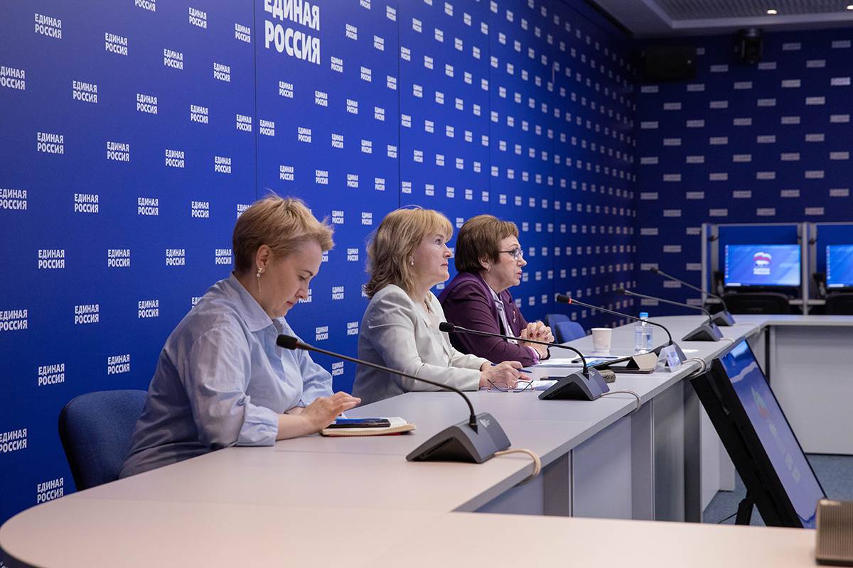 Порядок и условия назначения пенсий, требования к получателям и стажу, новации в пенсионном законодательстве: «Единая Россия» открыла цикл тематических вебинаров