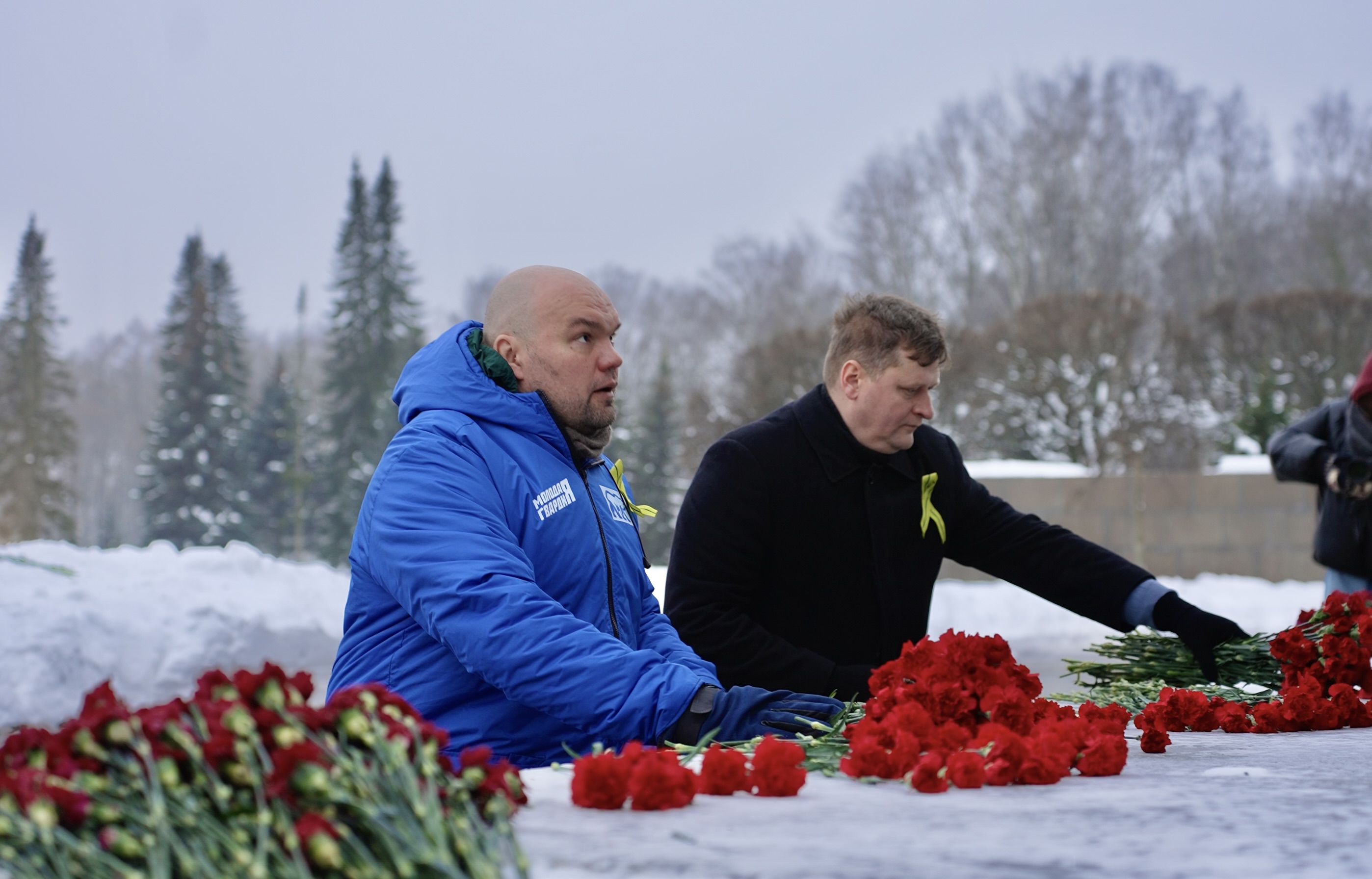 «Молодая Гвардия Единой России» и «Волонтёрская Рота» почтили память жертв и защитников блокадного Ленинграда