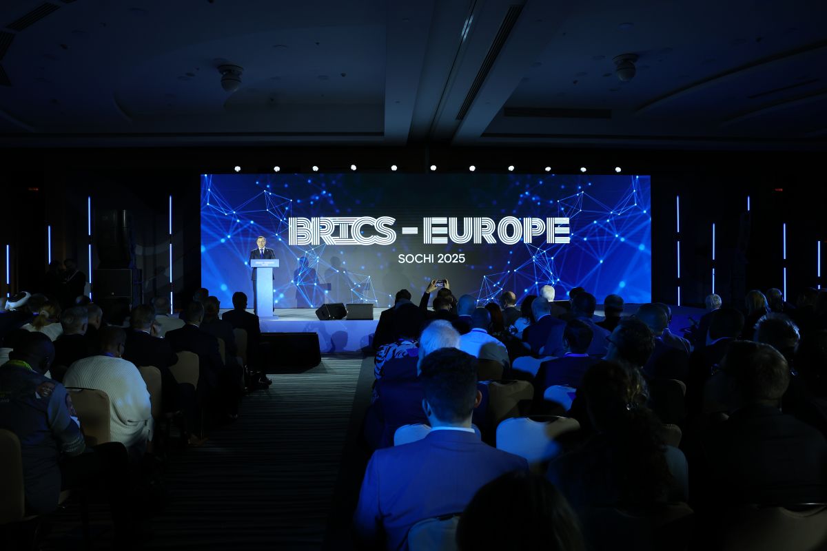 Владимир Якушев: «Единая Россия» активно участвует в процессе формирования на Евразийском континенте контура равной и неделимой безопасности