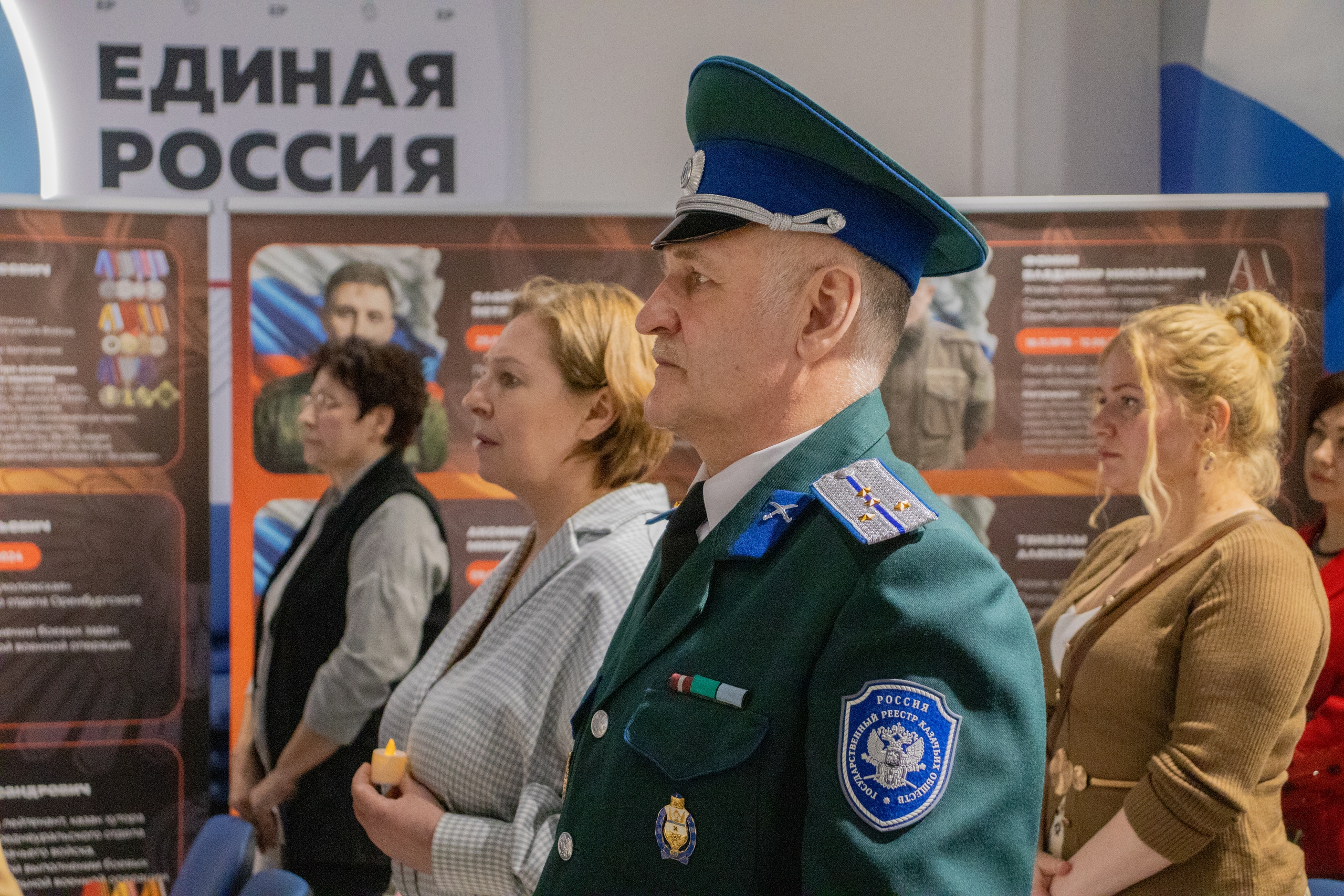 На площадке Штаба общественной поддержки состоялось торжественное открытие выставки "Живые истории".