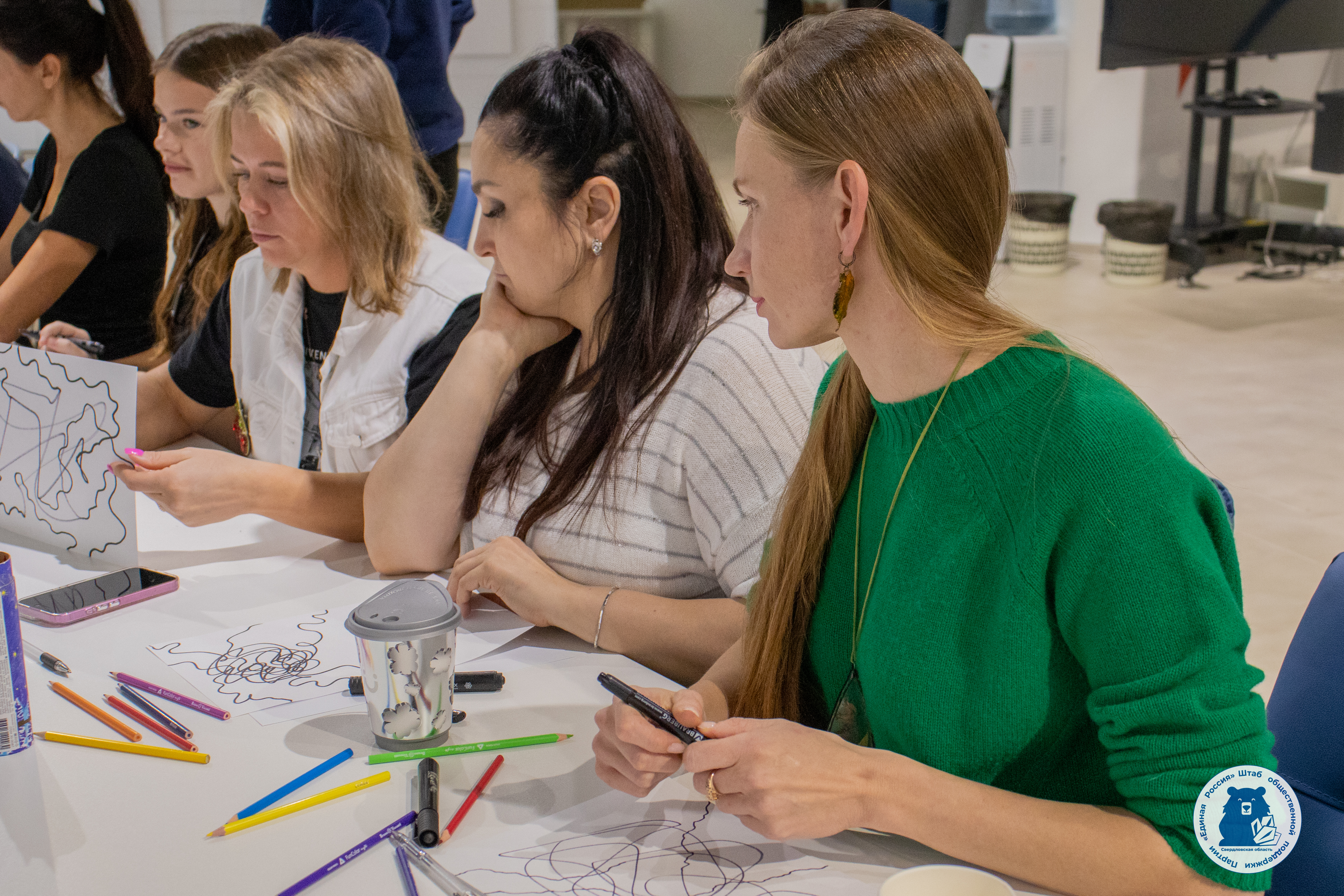 Профконсультант Центра занятости г. Екатеринбурга провела в Штабе общественной поддержки мастер-класс по арт-терапии