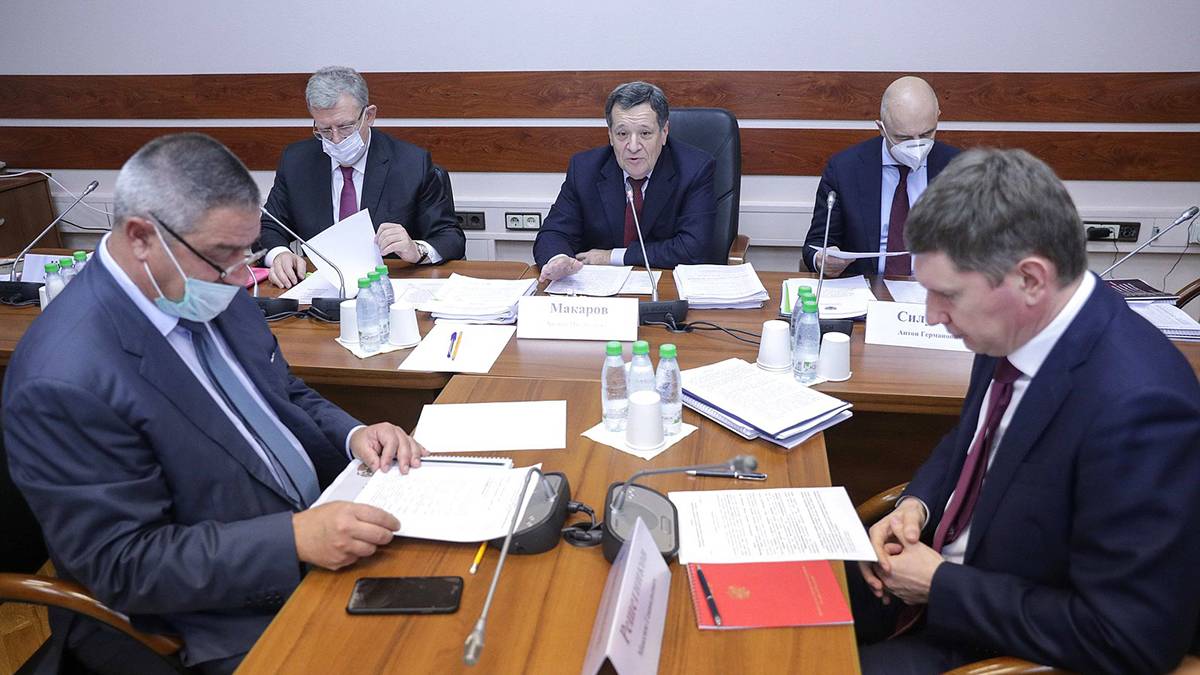 Андрей Макаров: Ко второму чтению проекта бюджета нужно распределить субсидии на сумму более 1,5 трлн рублей