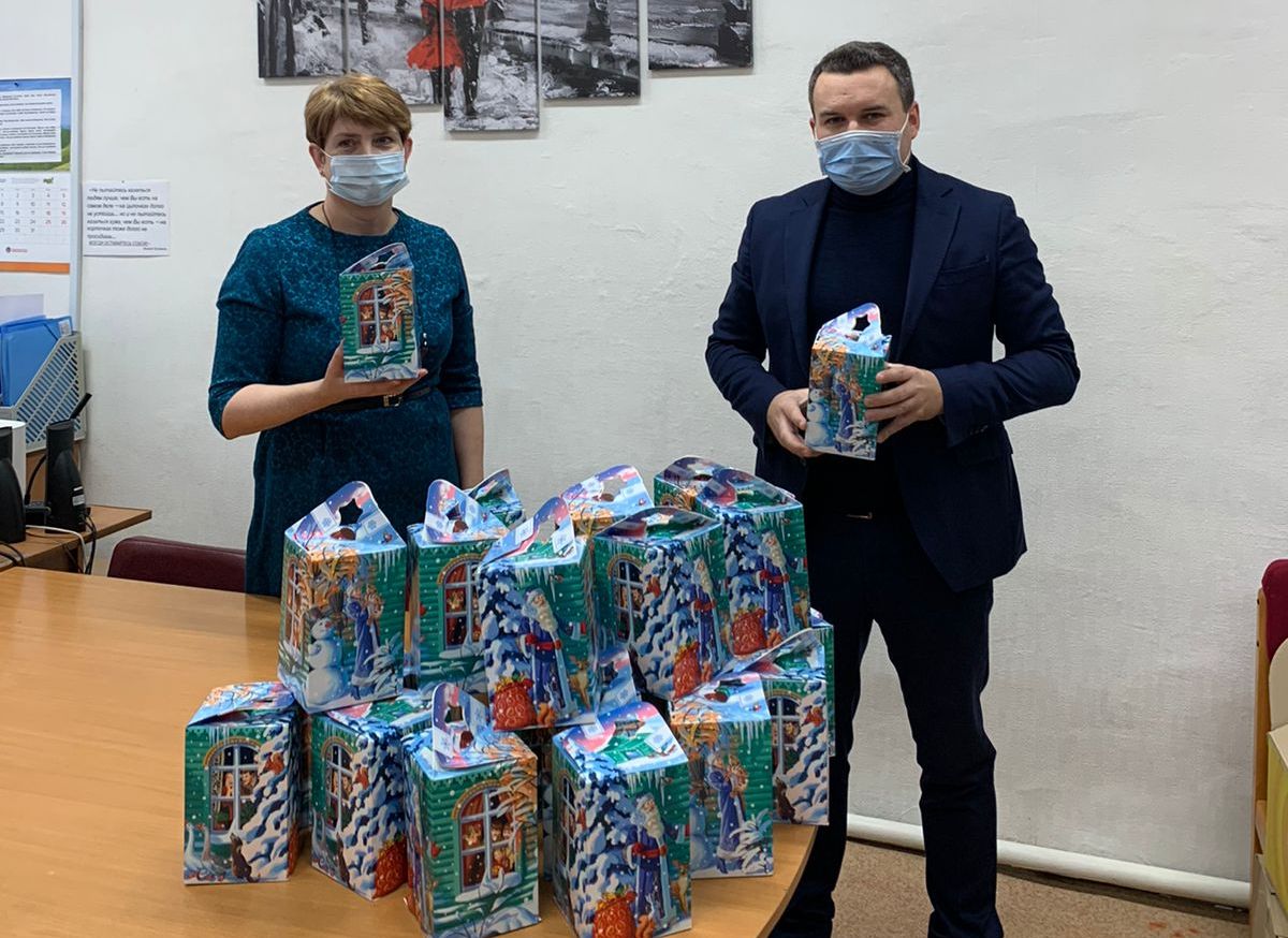 Продолжаем дарить новогодние подарки