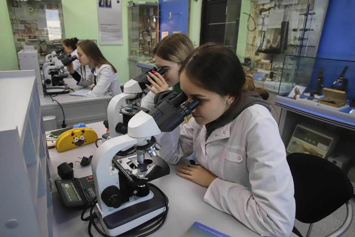 По народной программе «Единой России» до 2030 года построят 1000 молодёжных лабораторий