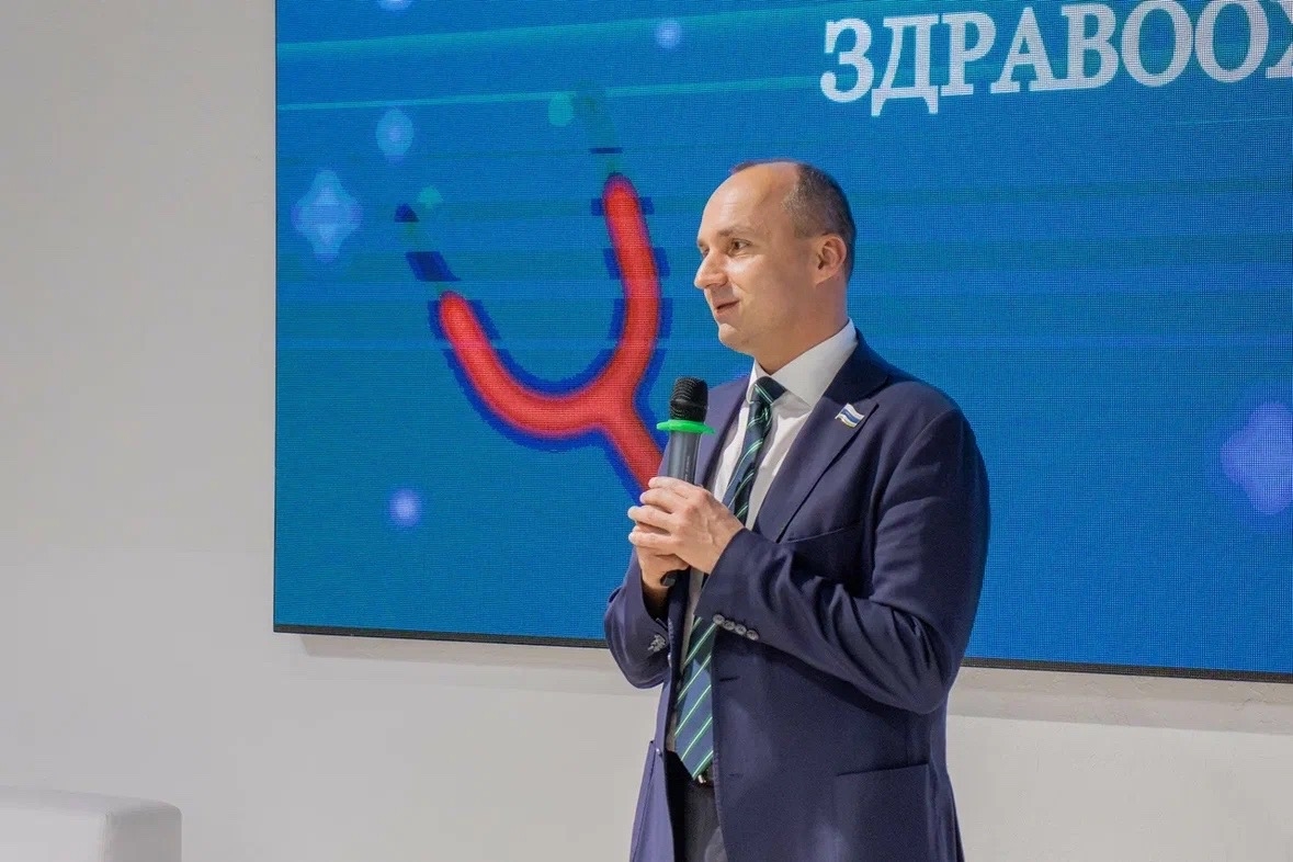 На площадке Штаба общественной поддержки в преддверии Дня медицинского работника состоялось торжественное вручение благодарственных писем ведущим специалистам сферы здравоохранения.