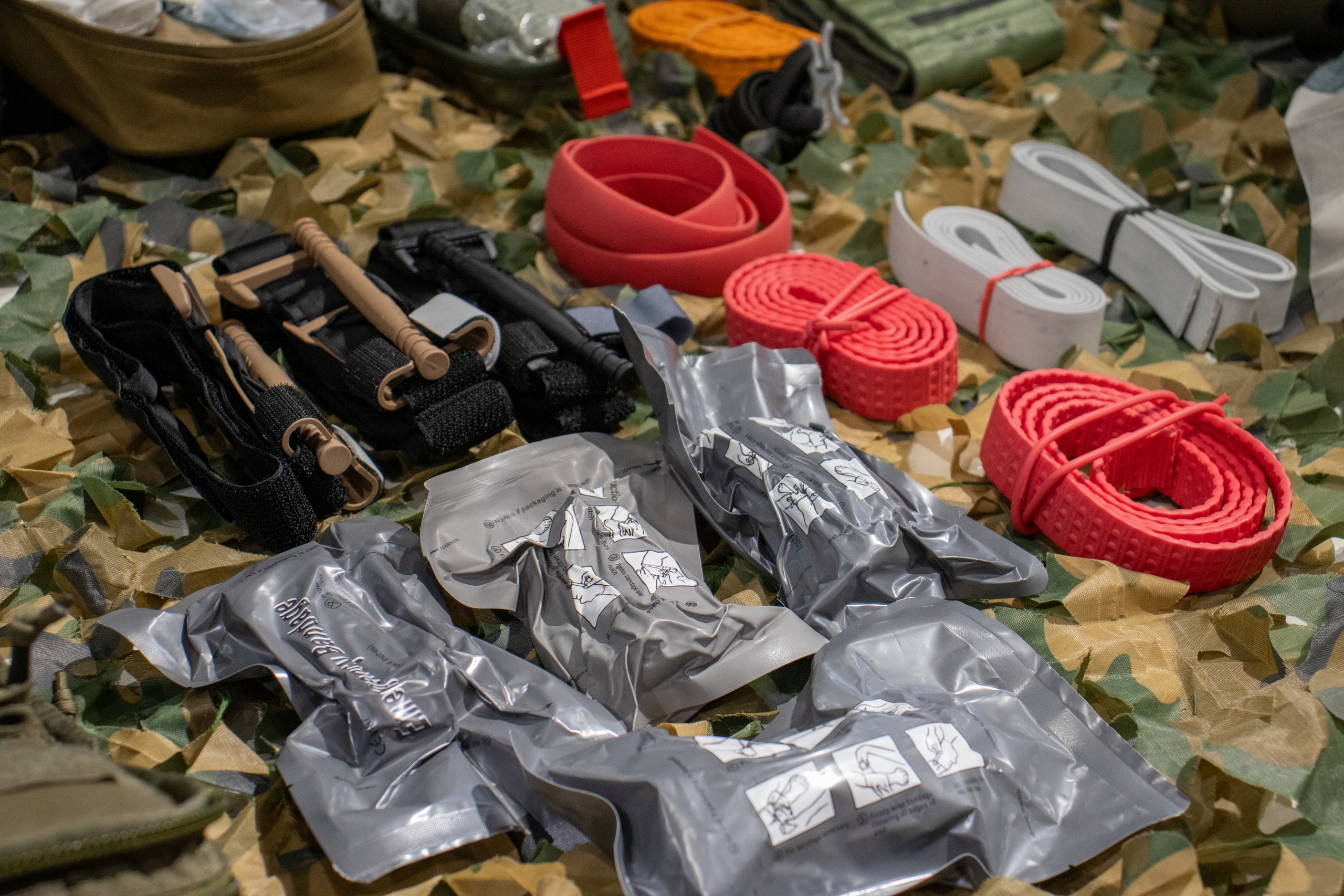 На площадке Штаба общественной поддержки состоялось открытие фотовыставки «Зал воинской славы», организованное Свердловским филиалом Центра военно-спортивной подготовки «Воин».