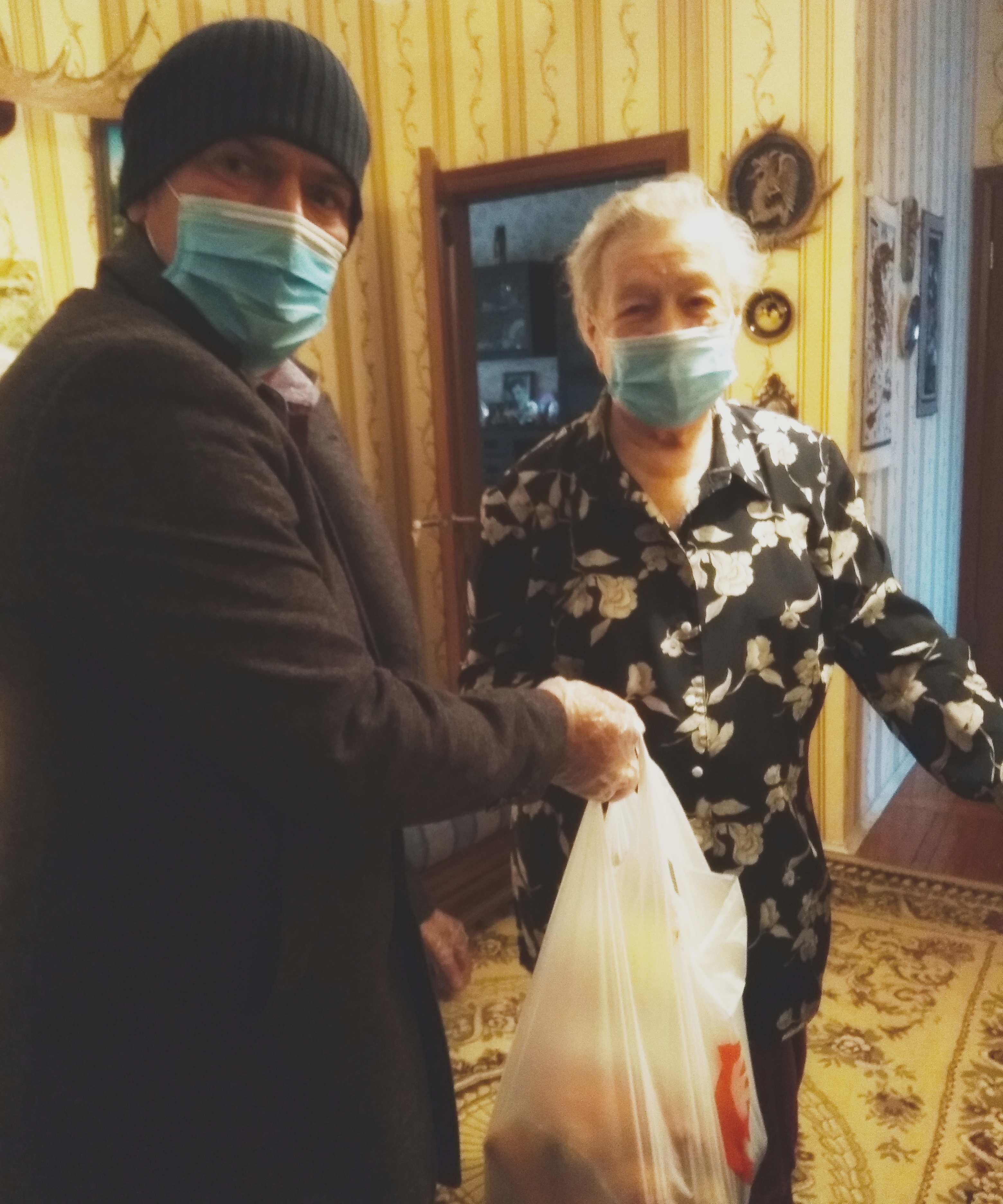  При Региональной приемной  продолжает работать волонтерский центр