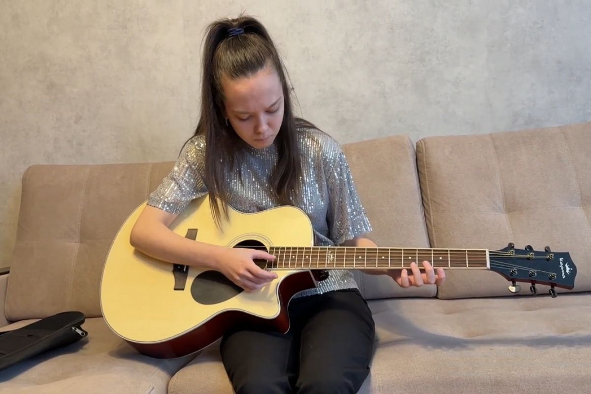 Самокаты, велосипед, книги, музыкальные инструменты: «Единая Россия» исполнила новогодние желания детей в регионах