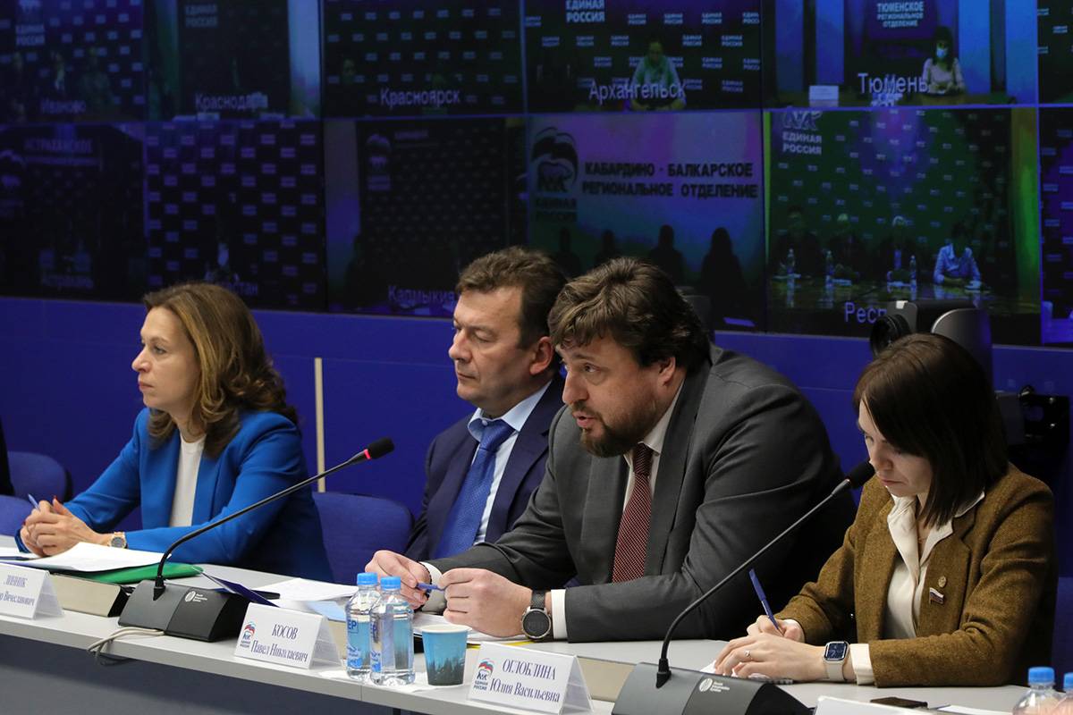 «Единая Россия» обратится в Минпромторг с предложением развивать производство сельхозтехники в России