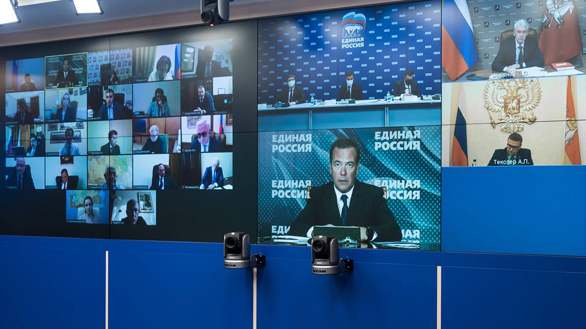 Дмитрий Медведев предложил выдавать лекарства по рецепту за счет государства