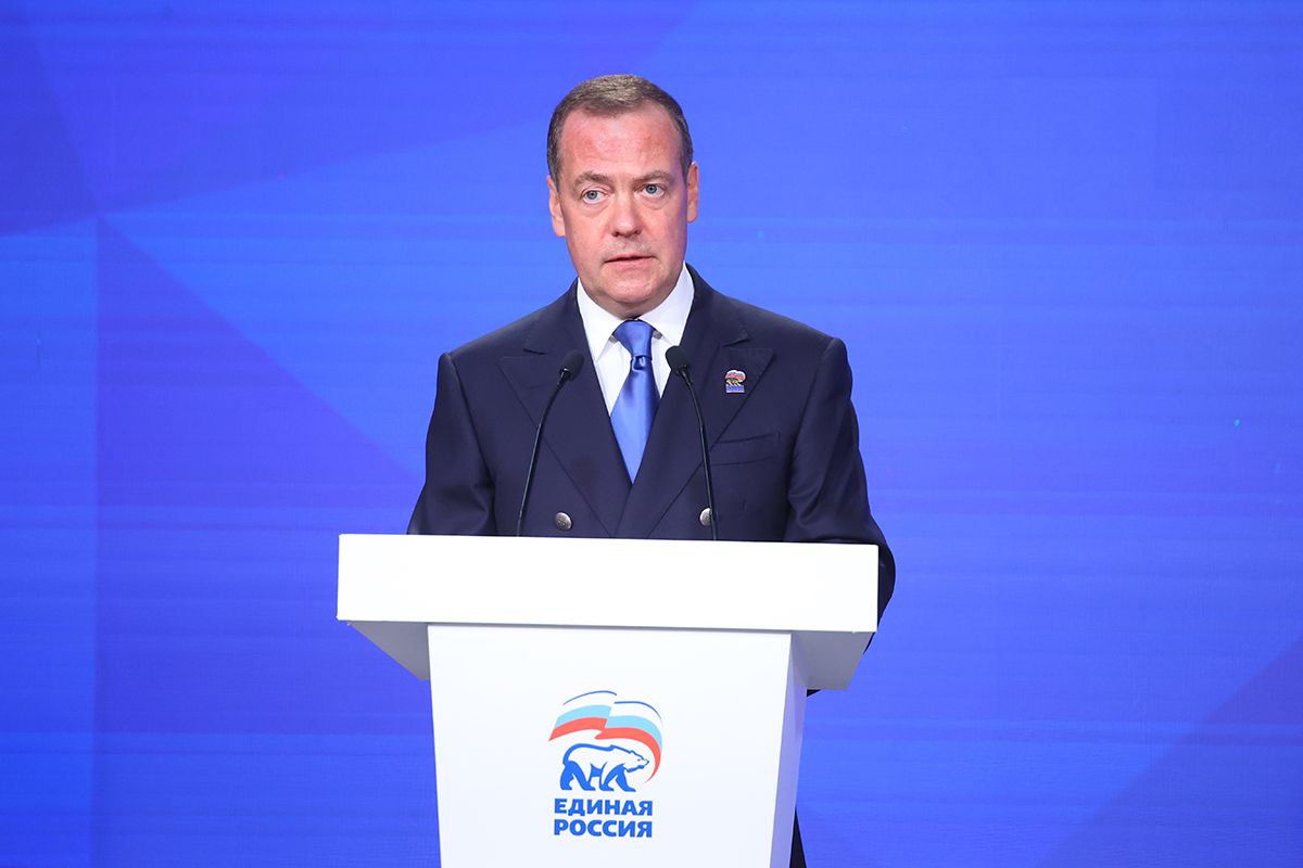 Дмитрий Медведев: Безусловный приоритет «Единой России» — поддержка участников спецоперации и их семей