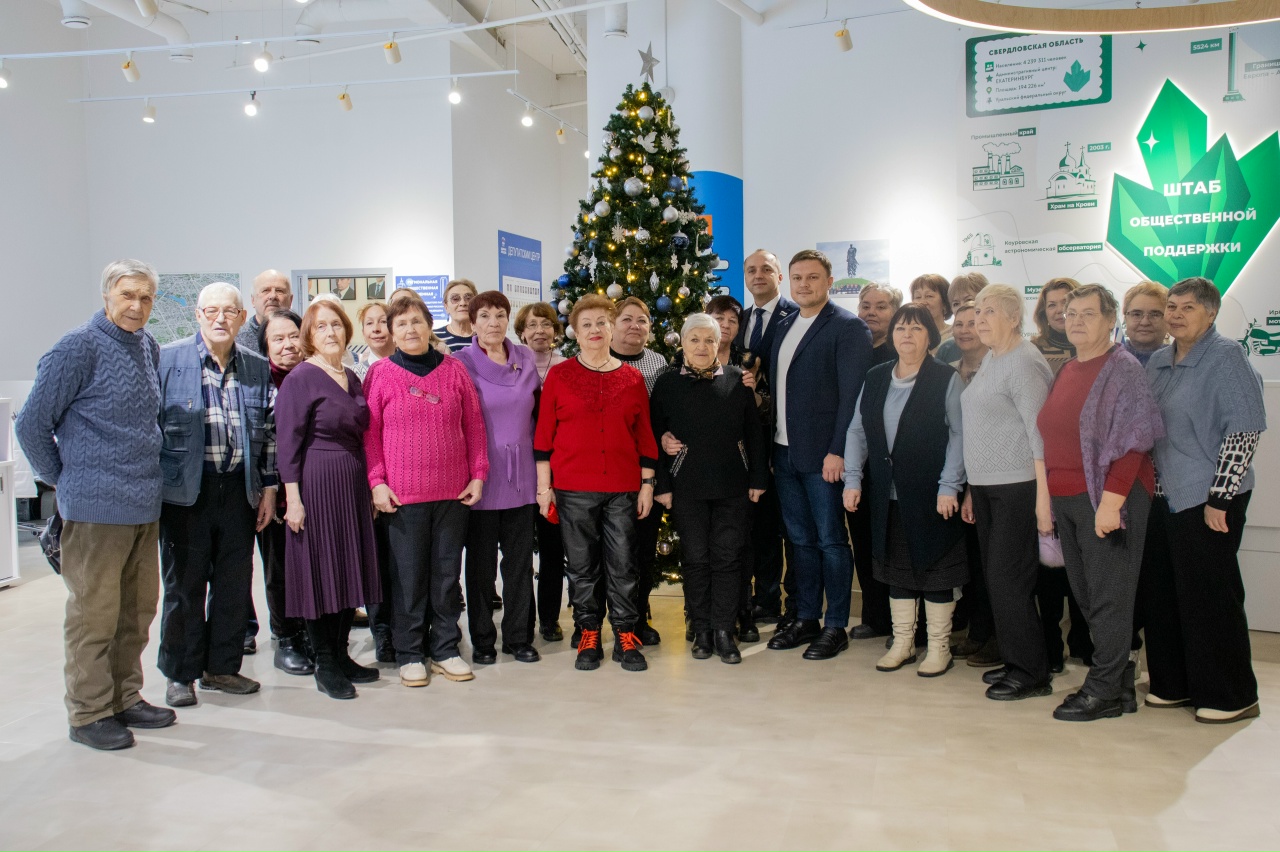 На площадке Штаба общественной поддержки прошёл новогодний квиз для Совета ветеранов Кировского района.