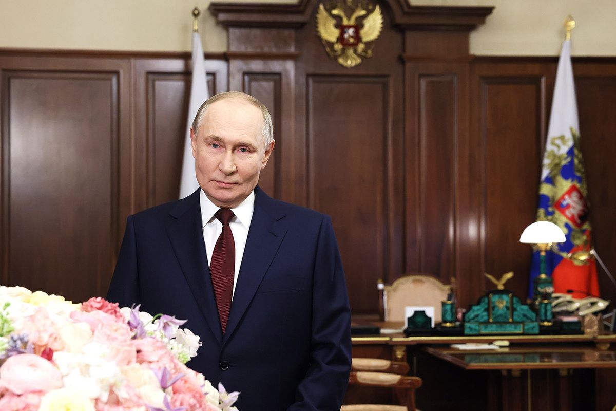 Владимир Путин: Женщины вдохновляют мужчин на прекрасные поступки, на стремление достичь большего, стать лучше, быть настоящими защитниками своей семьи, дома, своей Родины