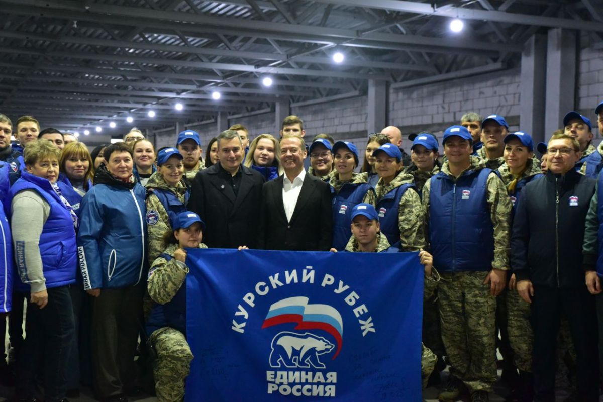 Дмитрий Медведев: «Единая Россия» продолжит помогать волонтёрам