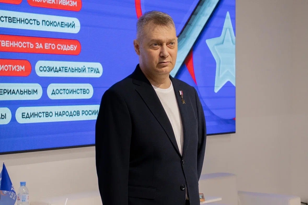 На площадке Штаба общественной поддержки состоялось значимое мероприятие — встреча с Героем России, подполковником Максимом Владимировичем Шоломовым.