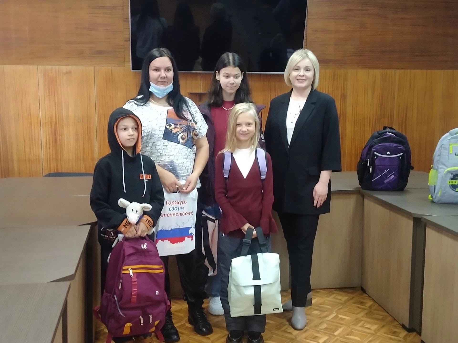 Зелимхан Муцоев помог новоуральским школьникам 