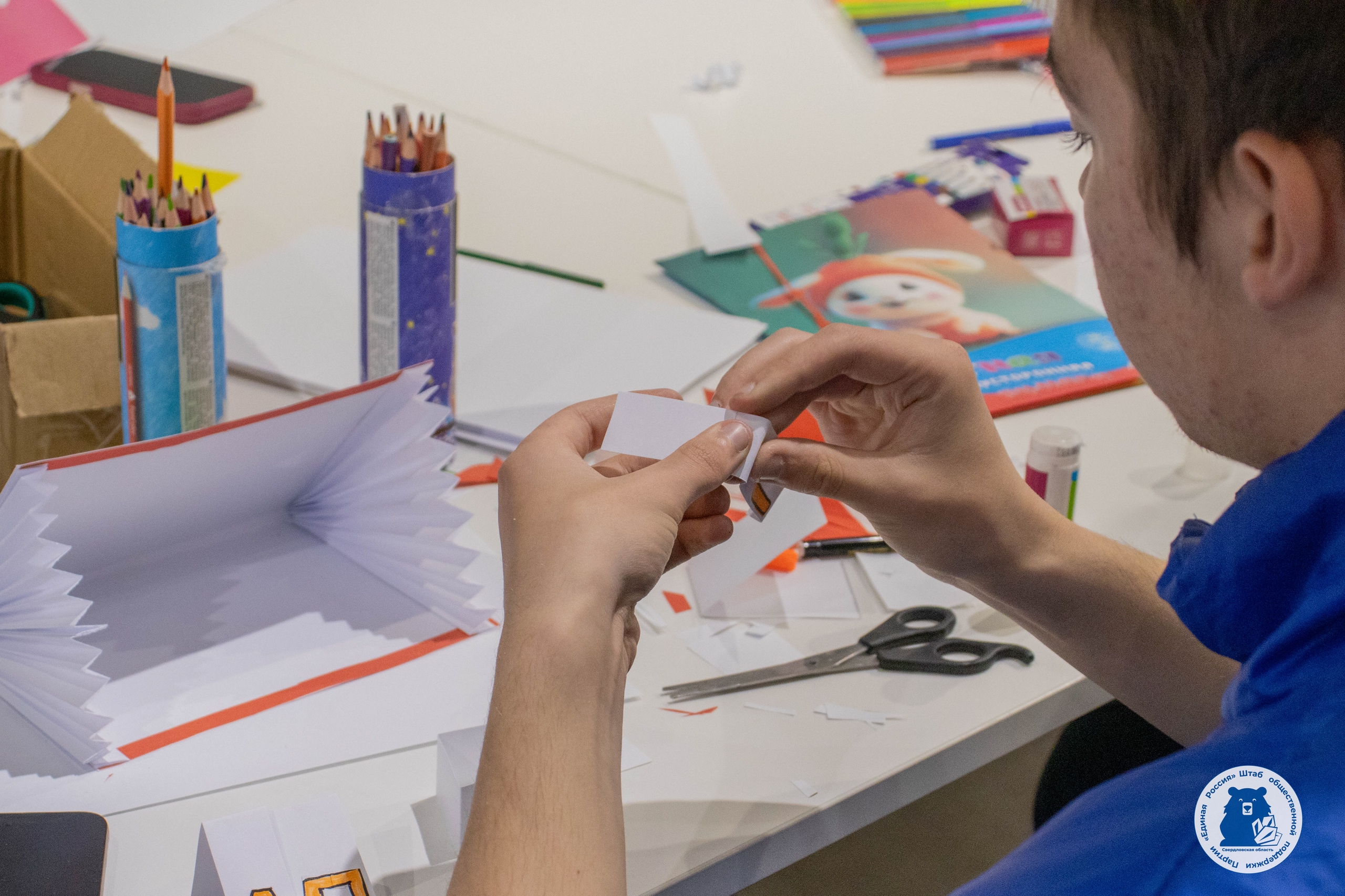 ️На площадке Штаба общественной поддержки прошел мастер-класс по созданию открыток, приуроченный ко Дню отца