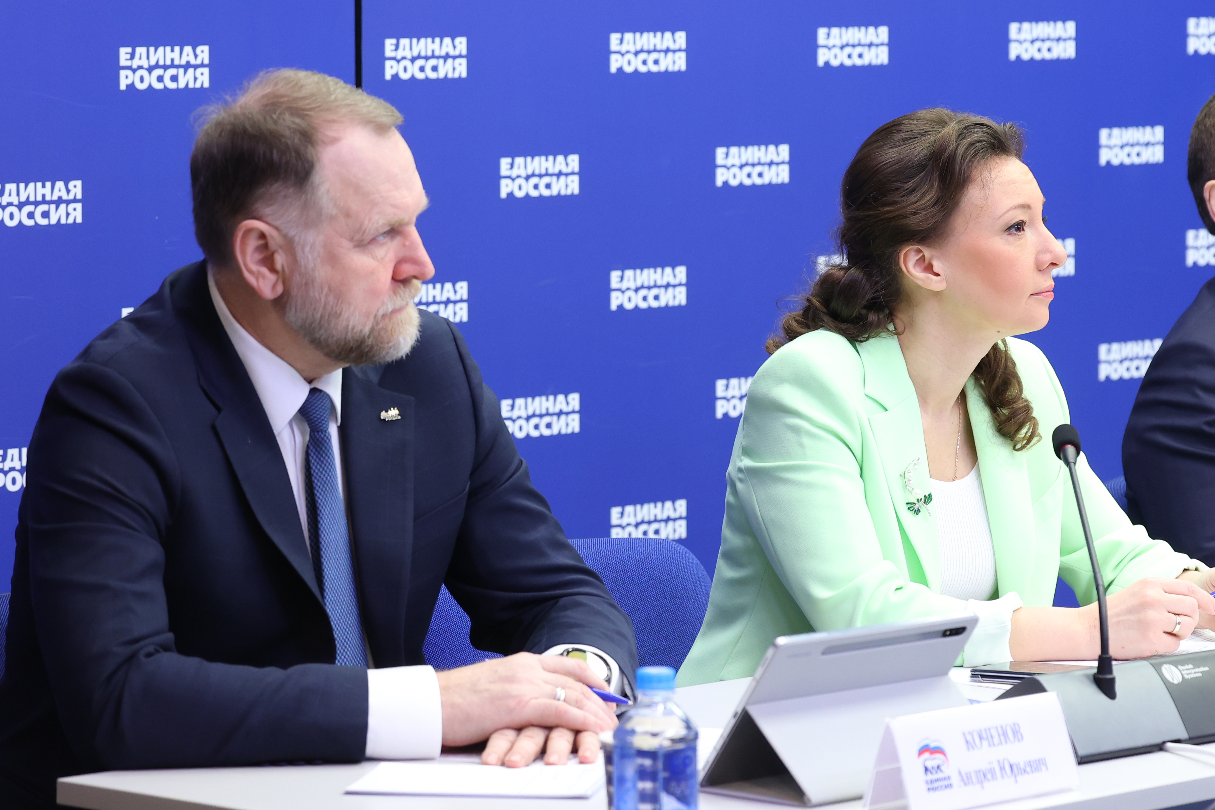 «Единая Россия» представила эффективные практики работы региональных общественных приёмных с участниками СВО и их семьями